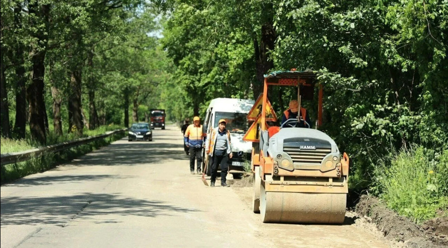 В Калининграде после продолжительных дождей начали ремонт наиболее поврежденных дорог