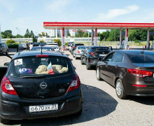 Очереди на калининградских АЗС: от драк до знакомств и бартера на угря
