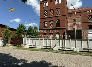 Школьник из Черняховска получил 700 тысяч рублей после падения в заброшенной казарме