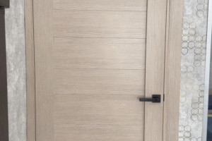 Продам межкомнатную распашную дверь