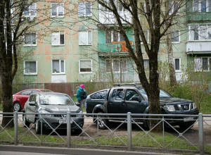 В центре Калининграда проблему хаотичной парковки предложили решать строгим учетом машиномест