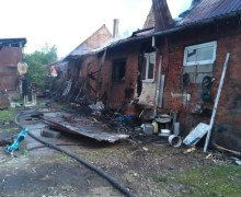 Пожар в Гвардейском районе: в поселке Красный Яр сгорели кровля и две квартиры