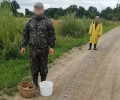 В Калининградской области спасатели вывели из болота двух заблудившихся мужчин