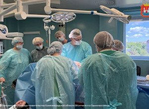 В Калининградском перинатальном центре выполнено кесарево сечение пациентке с кистой яичника 8×10 см