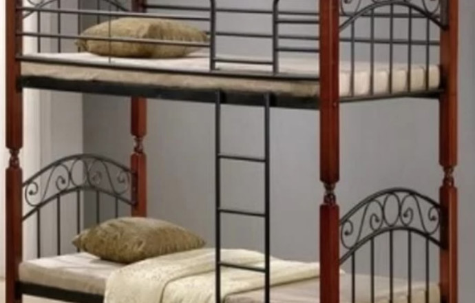 Продам кровать с матрасами