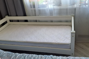 Продам детскую подростковую кровать с матрасом