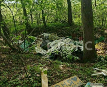 В Цветково неизвестные повредили стихийное кладбище домашних животных