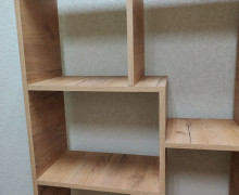 Продам стол и книжные полки