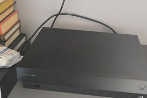 Продаю Xbox One X 1TB с играми