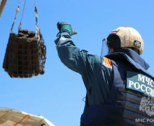 У затонувшей немецкой баржи у Балтийска находят проржавевшие боеприпасы, смещаемые штормами