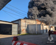 На улице Камской в Калининграде произошел пожар на складских помещениях