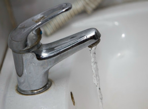 Куда жаловаться на ржавую воду из крана в Калининградской области