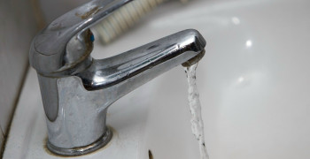 Куда жаловаться на ржавую воду из крана в Калининградской области
