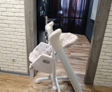 Продам кроватку с матрасом и стульчик-качель