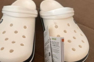 Продаю crocs сланцы, унисекс, оригинал, новые с биркой