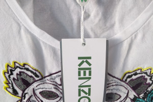 Продам футболка Kenzo, новая, на 44 размер, принт вышивка, 500 руб