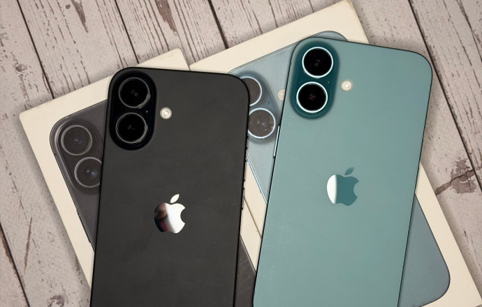iPhone 16 128GB в бирюзовом и черном цвете