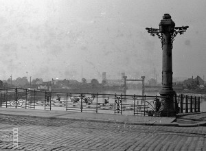 Фрагмент бывшего Зелёного моста в Кёнигсберге попал в кадр в 1964 году