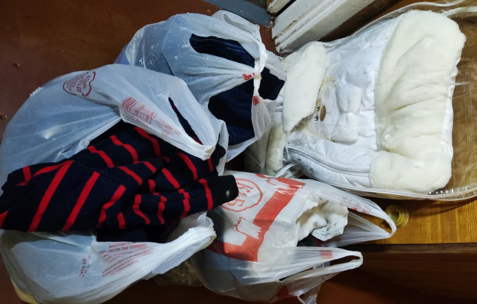 Отдам три пакета вещей на мальчика 4-5-6 лет и комплект на выписку