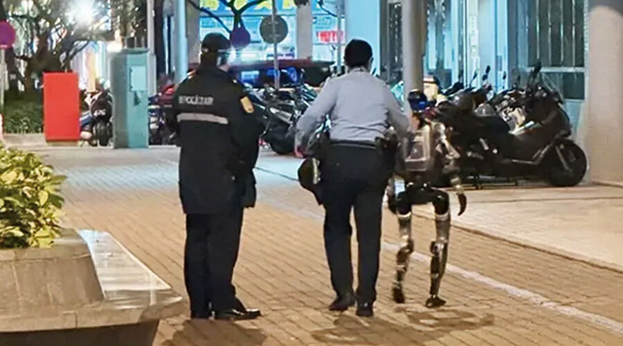 В Макао полицейские «задержали» робота, напугавшего пожилую женщину