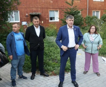 Андрей Кропоткин обсудил с жителями Трамвайного переулка вопросы благоустройства