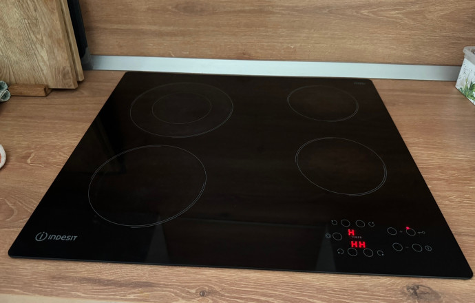 Электрическая варочная панель Indesit RI 260 C