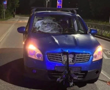 На Судостроительной электросамокат столкнулся с Nissan
