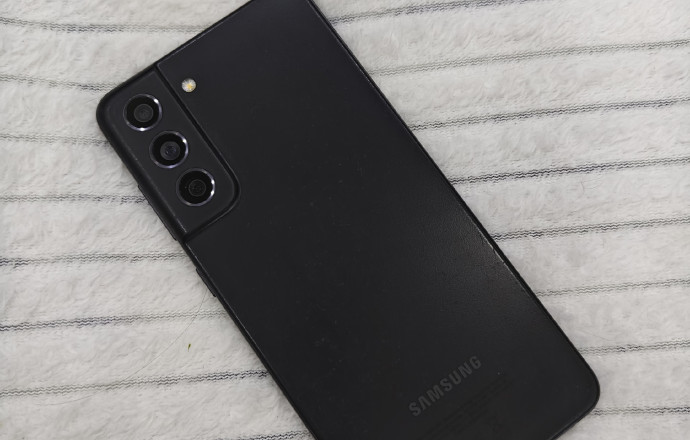 Продам телефон Samsung S21 FE 8/256