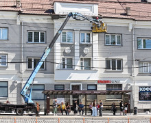 В Калининграде спустя два года после ремонта снова разрушается декор столетнего дома