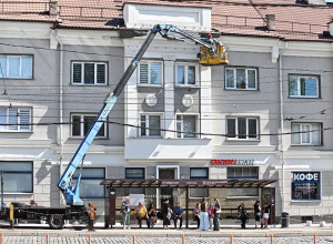 В Калининграде спустя два года после ремонта снова разрушается декор столетнего дома