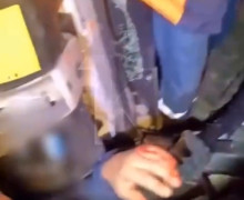 Спасатели извлекли водителя из кабины перевернувшегося мусоровоза возле «Акоруса»