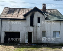 Многодетная семья из Лугового осталась без крова после удара молнии