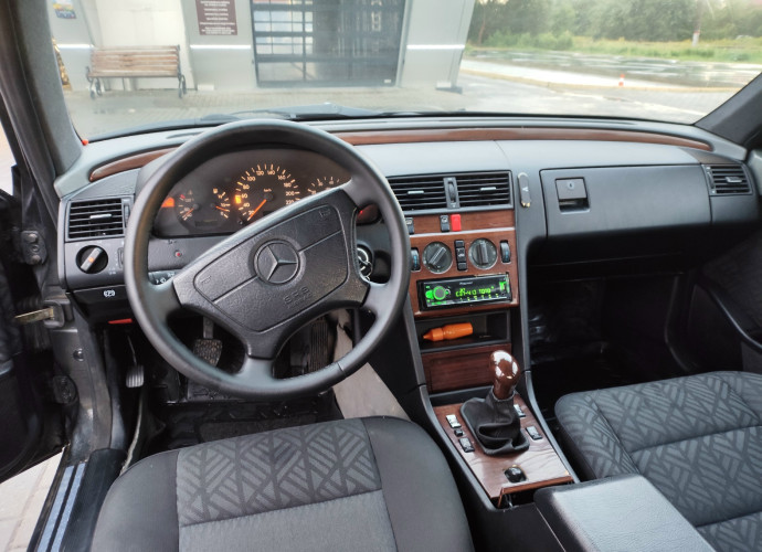 Mercedes-Benz Другая , 1993