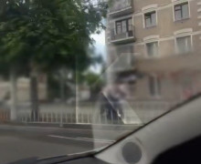 В центре Калининграда трое подростков на мопеде передвигались по тротуару и проезжей части