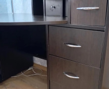 Отдам за шоколадку стол для школьника