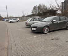 В Калининграде мать с ребёнком едва не пострадала на новой остановке «Новгородская»