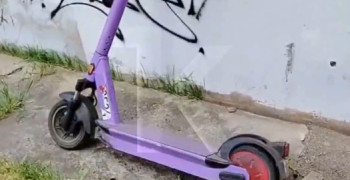 Сломанный арендный самокат на Громовой лишил жителей сна