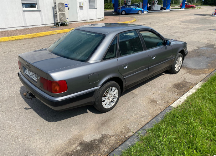 Audi 100, 