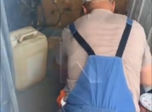 На АЗС у ТЦ «Балтия Молл» водитель «Газели» напал на пожилого сотрудника