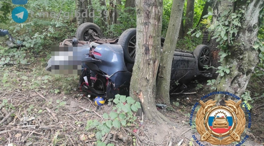 В районе Балтийска автомобиль опрокинулся в кювет после заноса на трассе