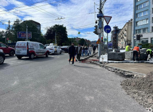 Ремонт тротуара у гостиницы «Калининград» создал неудобства для пешеходов