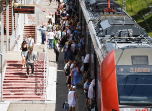 Утром 17 июля на Северном вокзале в Калининграде скопились очереди из желающих уехать на побережье