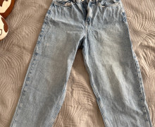 Продам женские джинсы