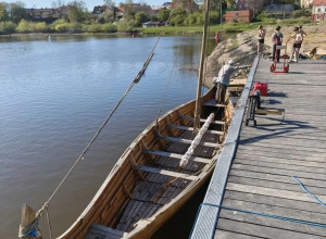 В замке Тапиау появилась возможность прокатиться на драккаре