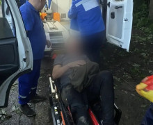 В Зеленоградском округе спасатели эвакуировали рыбака, сломавшего ногу в лесу