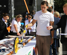 В Советске испекли 80-метровый плодово-ягодный пирог в честь Дня города и юбилея области