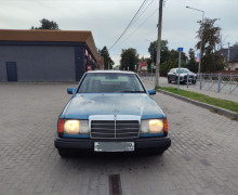 Mercedes-Benz W124, 1986