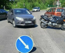 На Аллее Смелых в Калининграде столкнулись автомобиль и мотоцикл: пострадал водитель двухколесного транспорта