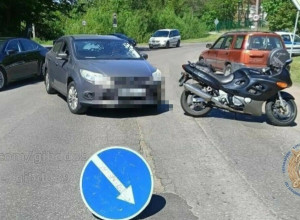 На Аллее Смелых в Калининграде столкнулись автомобиль и мотоцикл: пострадал водитель двухколесного транспорта