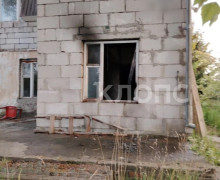 В Калининграде повторный поджог уничтожил дом: семья осталась без жилья